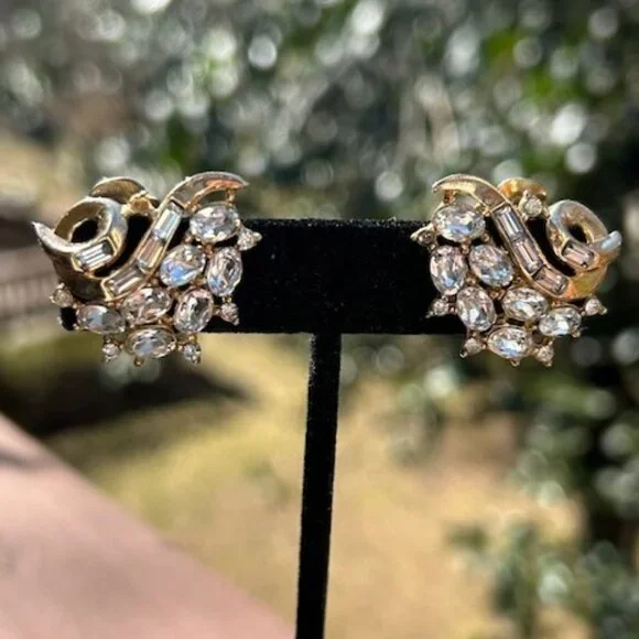 CROWN TRIFARI Pat Pend Gold Ribbon Rhinestone EARRING - Picture 4 of 10